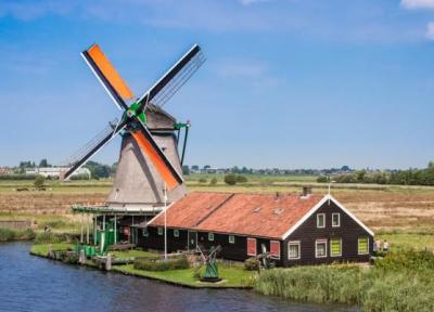 آسیاب های بادی، یکی از نماد های سنتی و معروف هلند